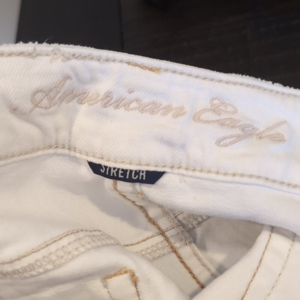 💠 American Eagle White Distressed Denim Mini Skirt Womens Size 6 Stretch - Picture 10 of 12